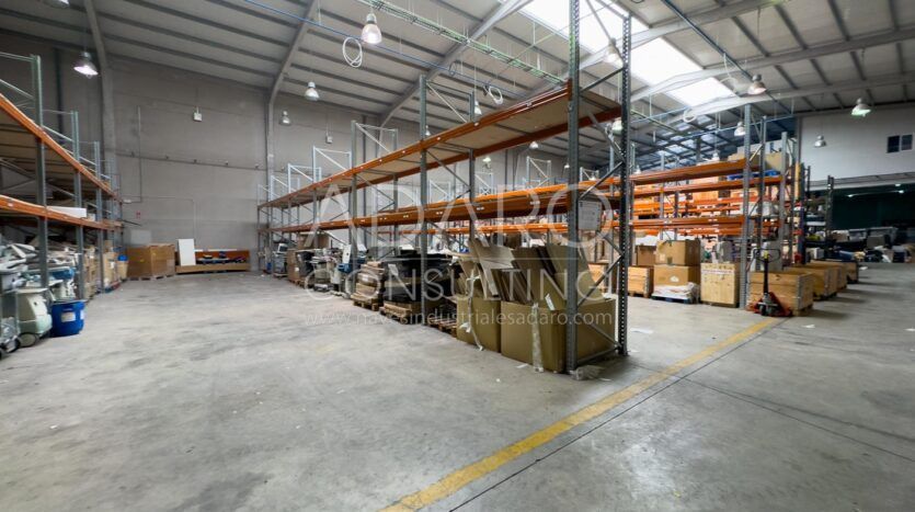 Nave Industrial en Alquiler en Torres de la Alameda de 1.633 m²
