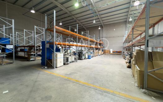 Nave Industrial en Alquiler en Torres de la Alameda de 1.633 m²