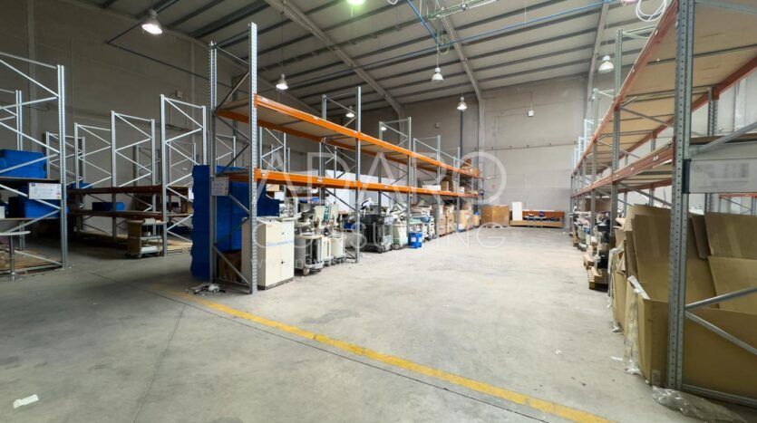Nave Industrial en Alquiler en Torres de la Alameda de 1.633 m²