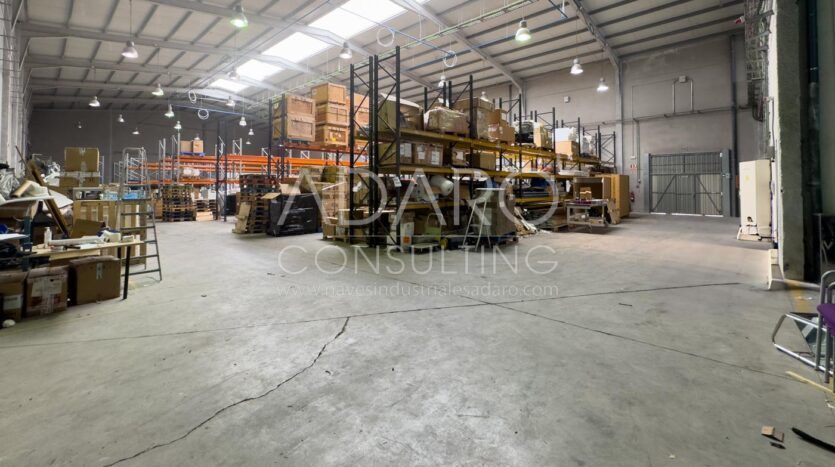 Nave Industrial en Alquiler en Torres de la Alameda de 1.633 m²