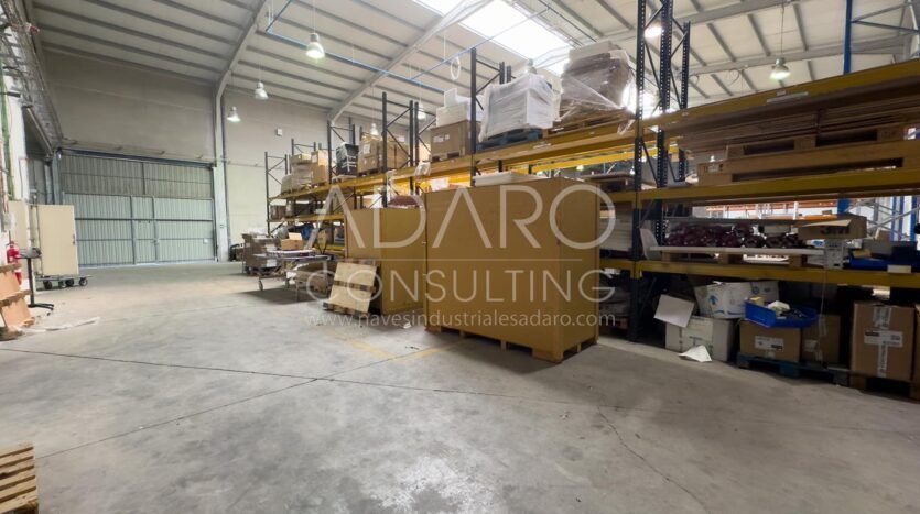 Nave Industrial en Alquiler en Torres de la Alameda de 1.633 m²