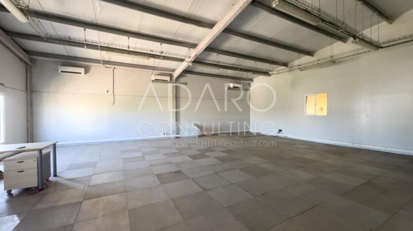 Nave Industrial en Alquiler en Torres de la Alameda de 1.633 m²