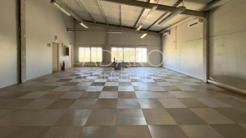 Nave Industrial en Alquiler en Torres de la Alameda de 1.633 m²