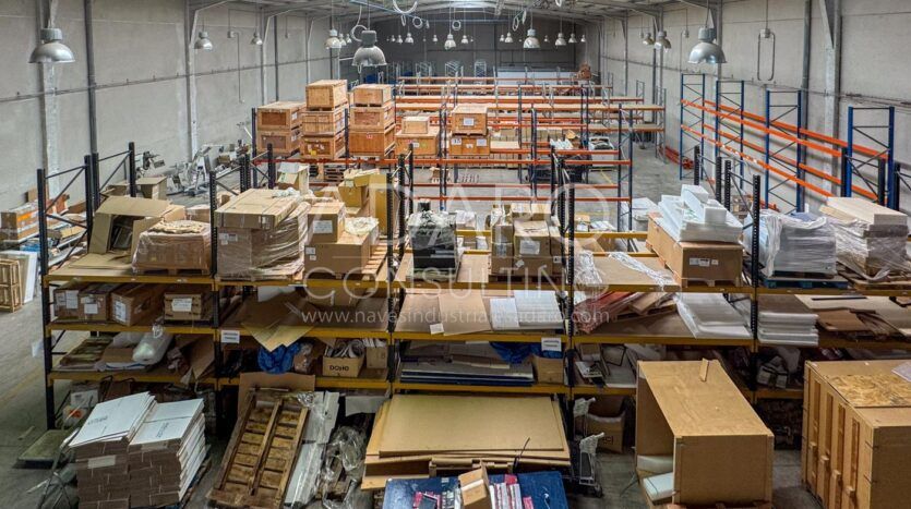 Nave Industrial en Alquiler en Torres de la Alameda de 1.633 m²