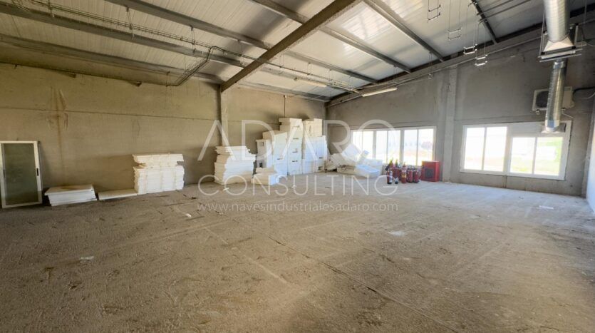 Nave Industrial en Alquiler en Torres de la Alameda de 1.633 m²