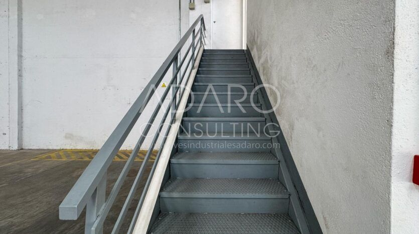 Nave Industrial en Alquiler en Alcalá de Henares de 1.015 m²