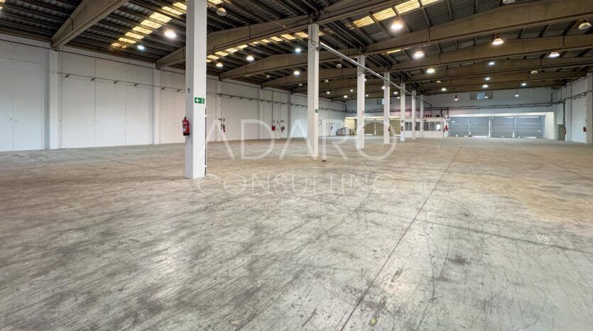 Nave Logística en Alquiler en Coslada de 1.976 m²