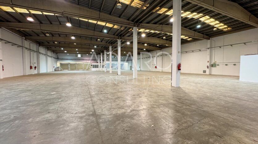 Nave Logística en Alquiler en Coslada de 1.976 m²