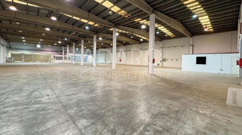 Nave Logística en Alquiler en Coslada de 1.976 m²