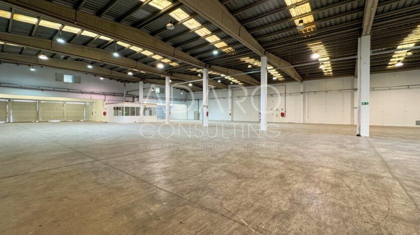 Nave Logística en Alquiler en Coslada de 1.976 m²