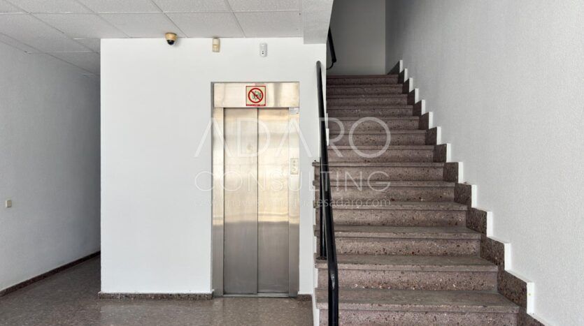 Nave Logística en Alquiler en Coslada de 1.976 m²