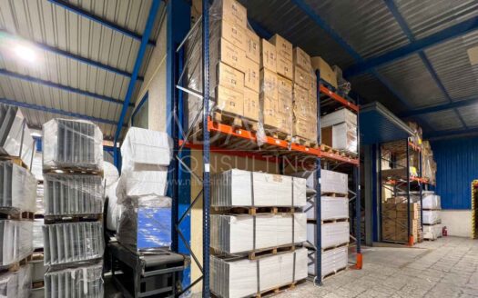 Nave industrial en venta en Serranillos del Valle de 1.400 m²