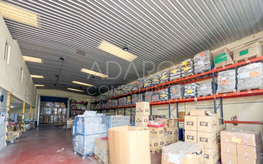 Nave industrial en venta en Serranillos del Valle de 1.400 m²