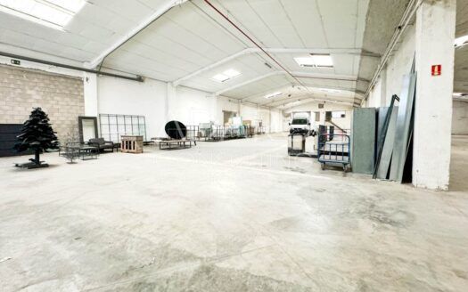 Nave industrial en venta en Pinto de 898 m²