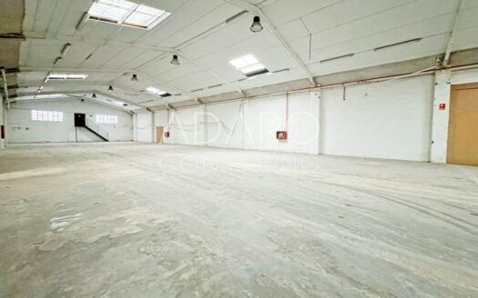 Nave industrial en venta en Pinto de 916 m²
