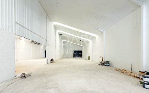 Nave Industrial en venta en Torres de la Alameda de 1.116 m²