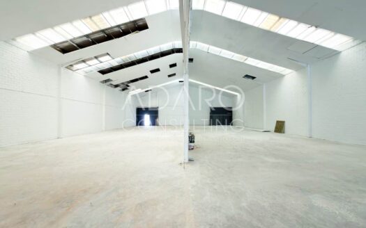 Nave Industrial en venta en Torres de la Alameda de 1.116 m²